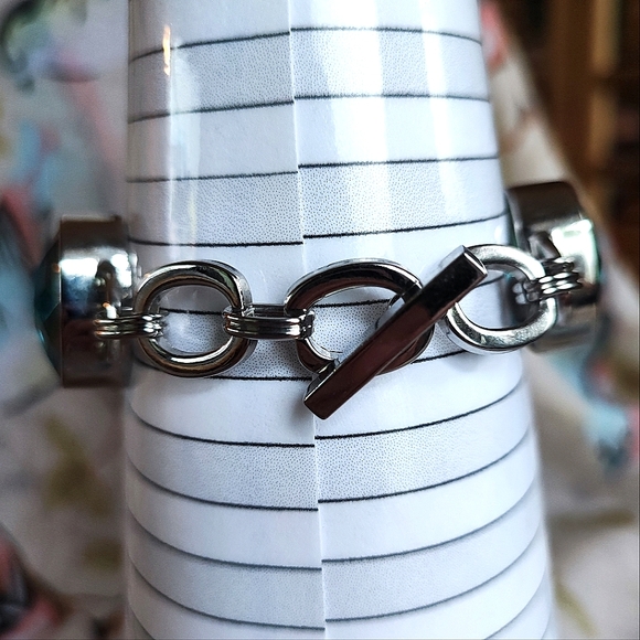 Anne Klein AK Aqua Blue Faceted Bracelet Heavy Silver Tone Glass? Stone? Elbaite - Picture 4 of 16